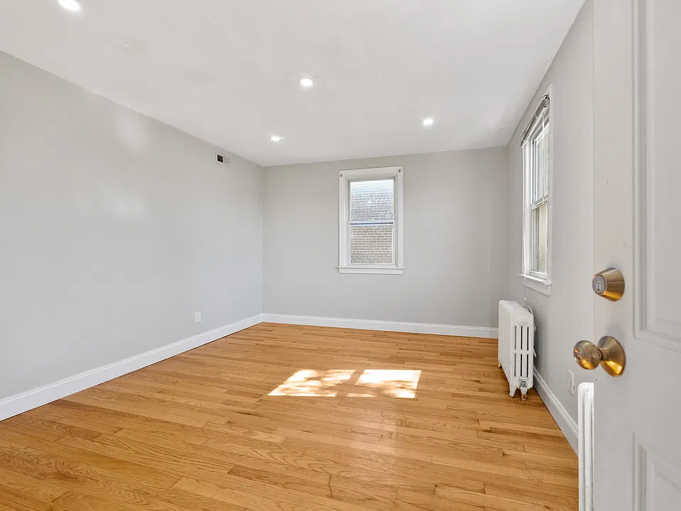 812 Taylor St NE #4
