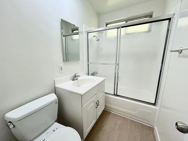 2504 Pacific Ave — Photo 3