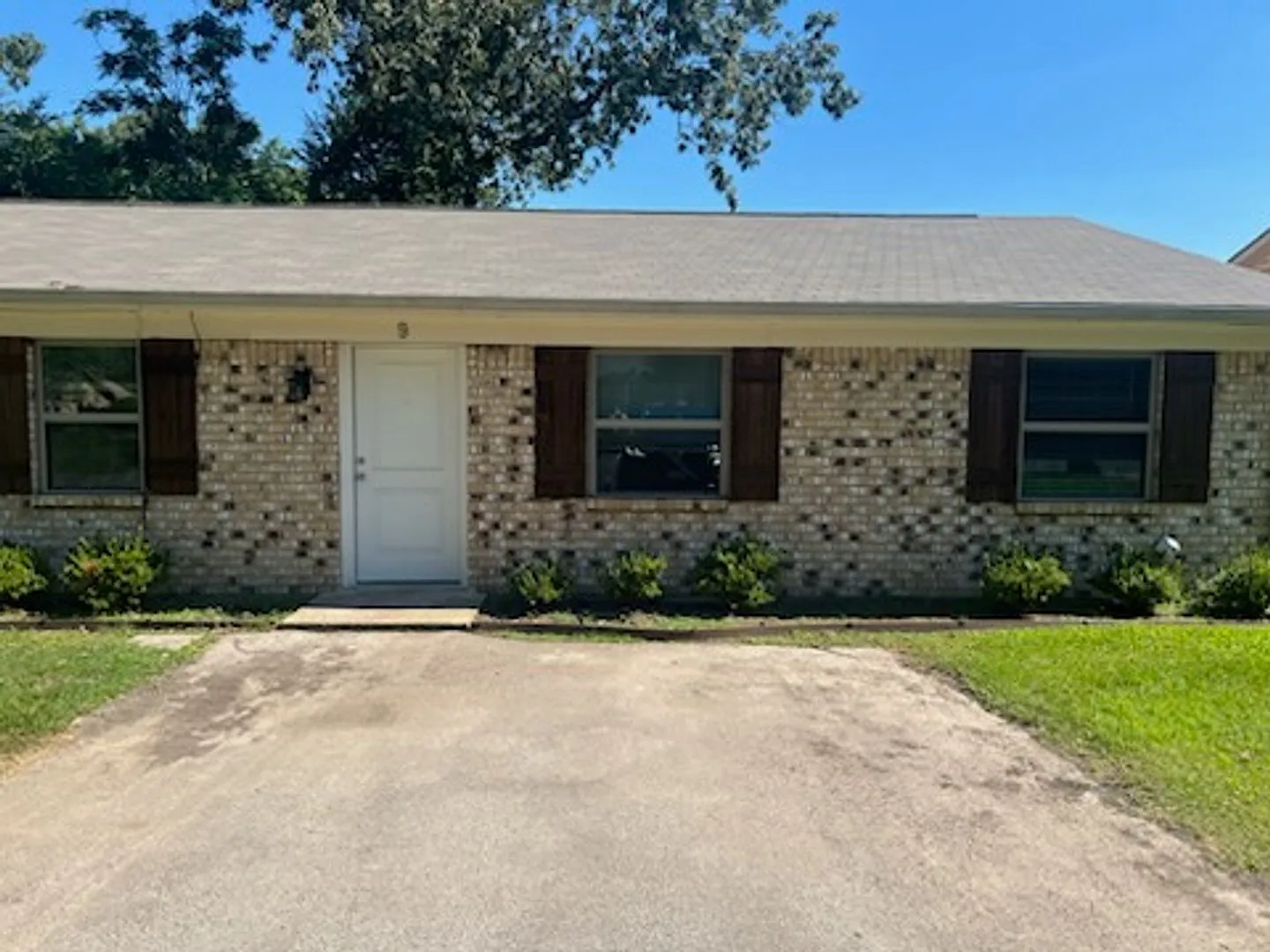 8320 Cambridge Rd — Photo 1
