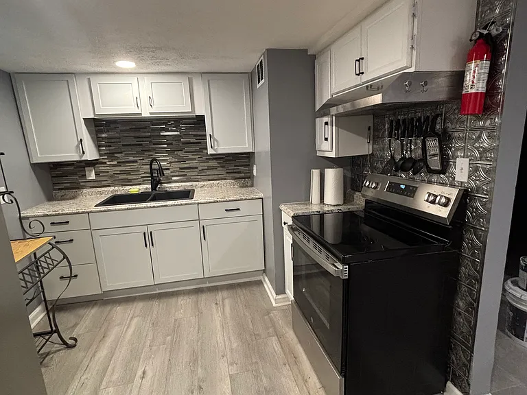 1717 Chester Rd #5 — Photo 2