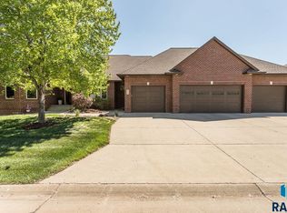 5900 S Lazy Ridge Pl, Sioux Falls, SD 57108