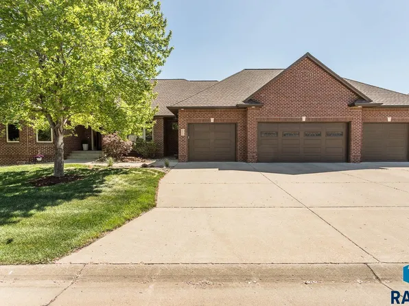 5900 S Lazy Ridge Pl, Sioux Falls, SD 57108