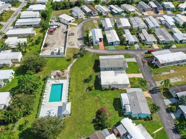 321 NE Tropicalia Lane, Jensen Beach, FL 34957