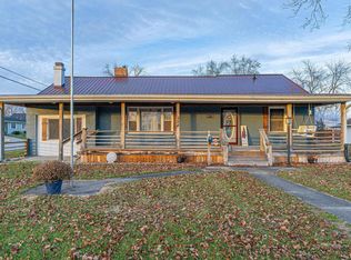 558 10th St, Lincoln, IL 62656