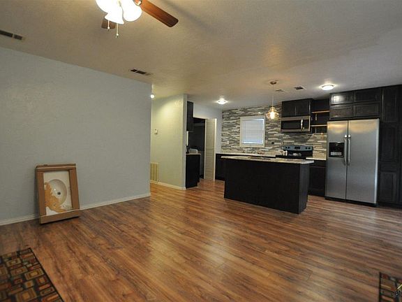 3rd image of 22985 Creekwood Dr