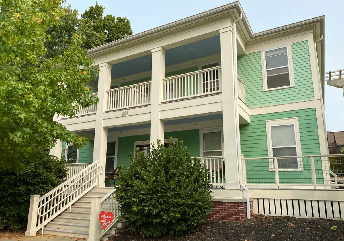 Building Photo - 421 E Hillside Dr