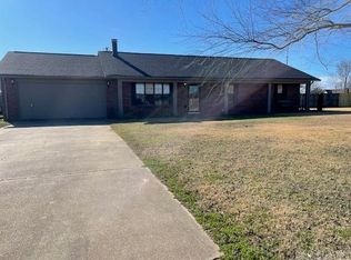 1302 E 20th St, Stuttgart, AR 72160