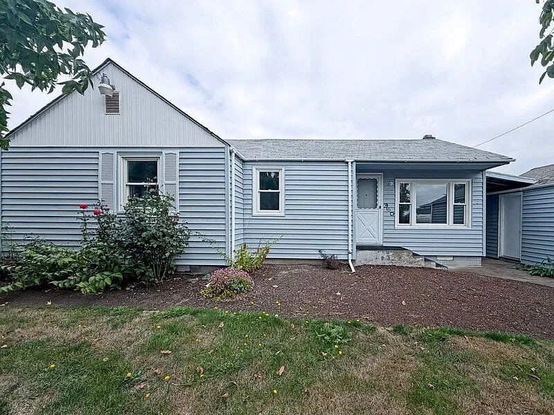 3 bed, 1.0 bath, 1200 sqft, $2,100 — Photo 1