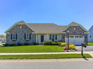 51 Bobolink Dr, Gettysburg, PA 17325