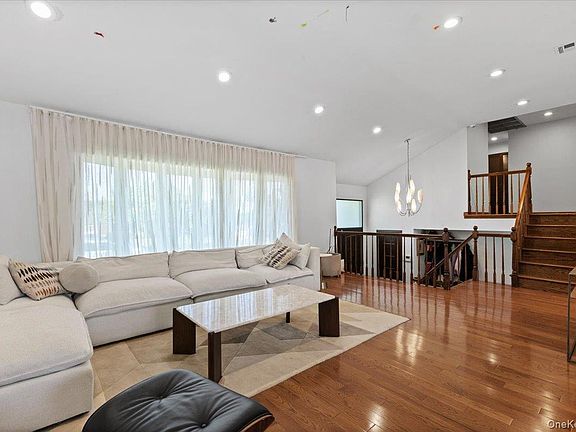 5th image of 648 Diane Place