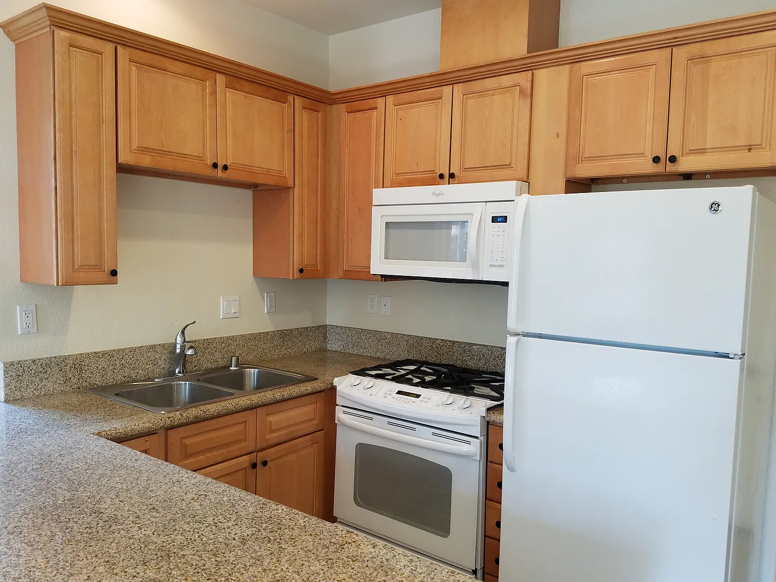 2 bed, $2,700 — Photo 3