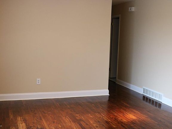 3rd image of 23722 Grove St