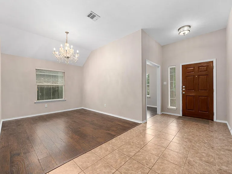 799 Clear Springs Holw — Photo 5