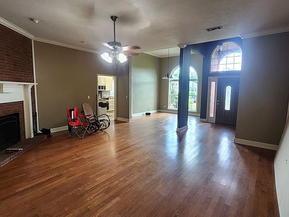 Dining Room and Family Room, Gas log lighter fireplace