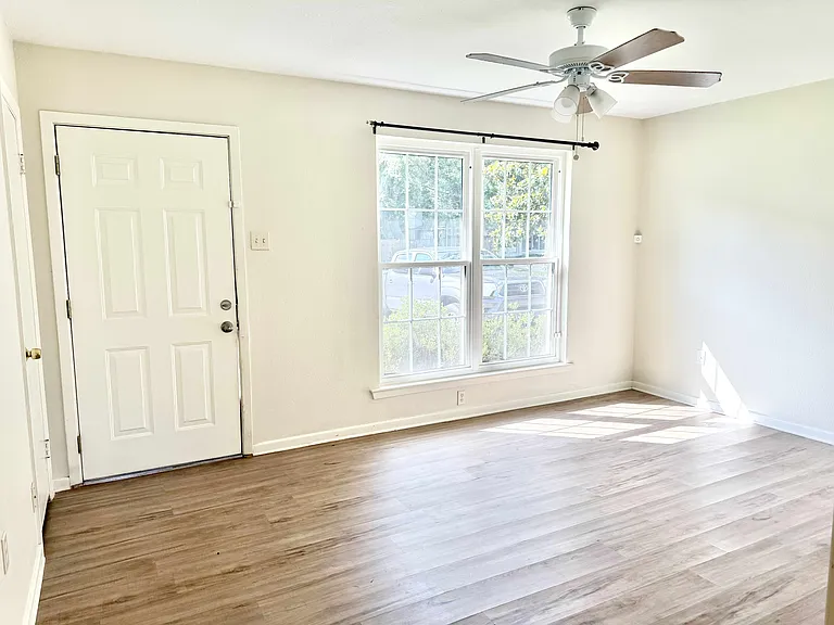 555 Burgin Ave — Photo 9