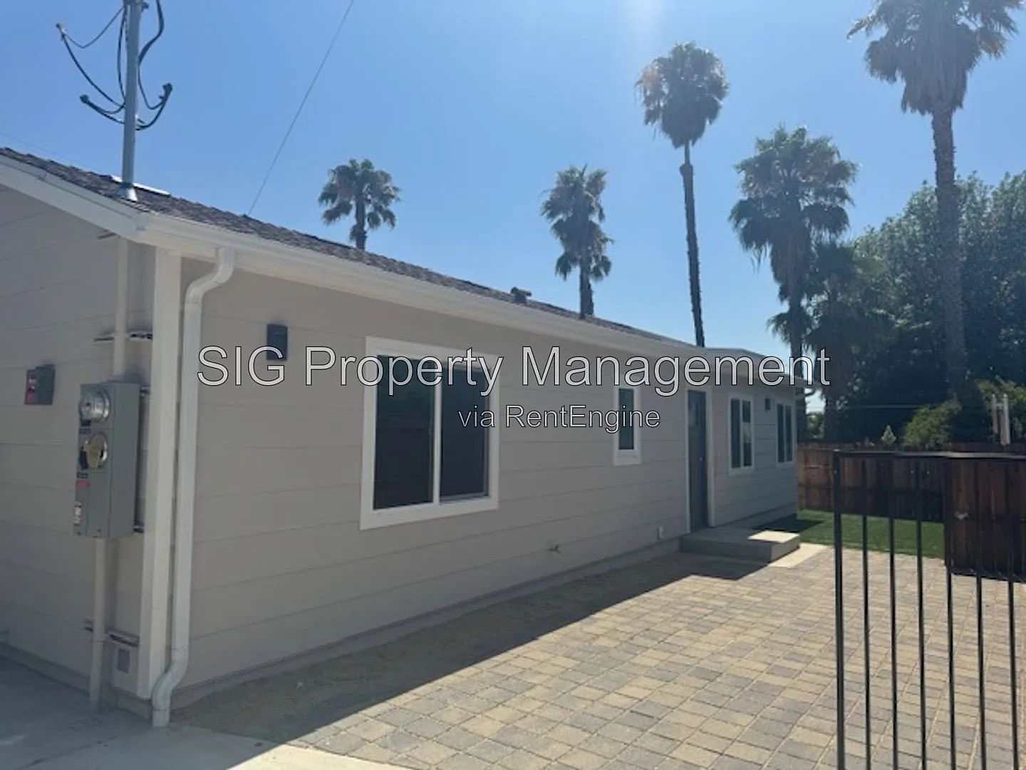 2 bed, 2.0 bath, 1200 sqft, $3,200 — Photo 2