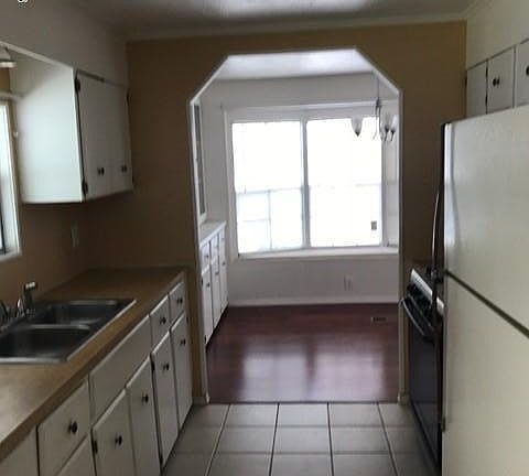 2nd image of 916 Periwinkle Cir