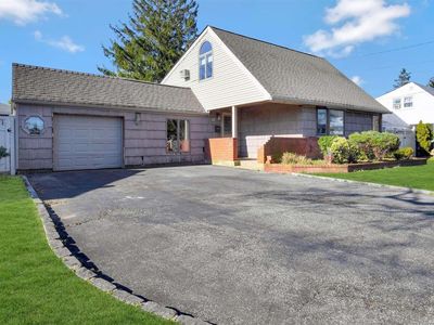 542 Goodrich Avenue, North Babylon, NY, 11703