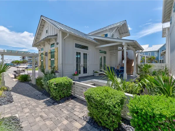 673 Center Sq S #S-17, Pt Aransas, TX 78373