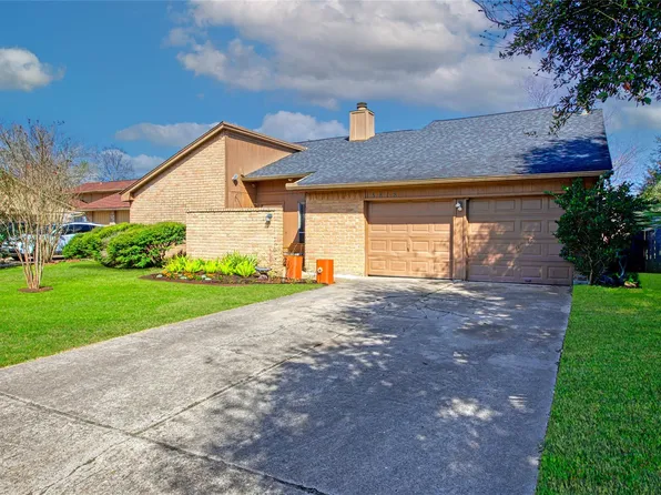 15818 Beechnut St, Houston, TX 77083