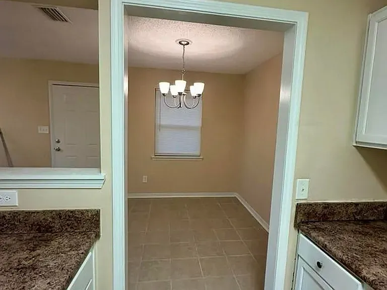 467 Stara Cir — Photo 4