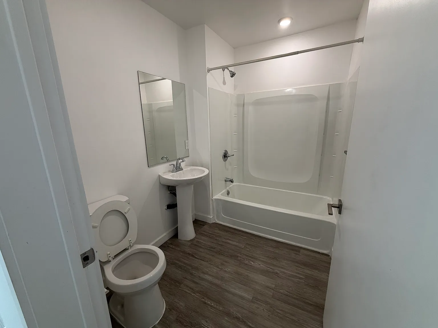 1 bed, 325 sqft, $1,800 — Photo 4
