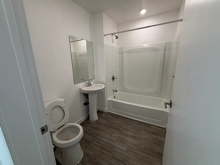 937 E 25th St #101 — Photo 5