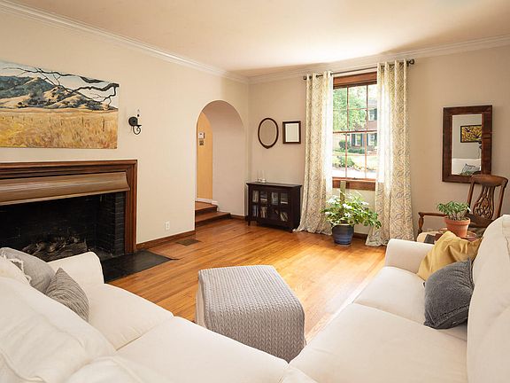 5th image of 4132 Forest Glen Dr