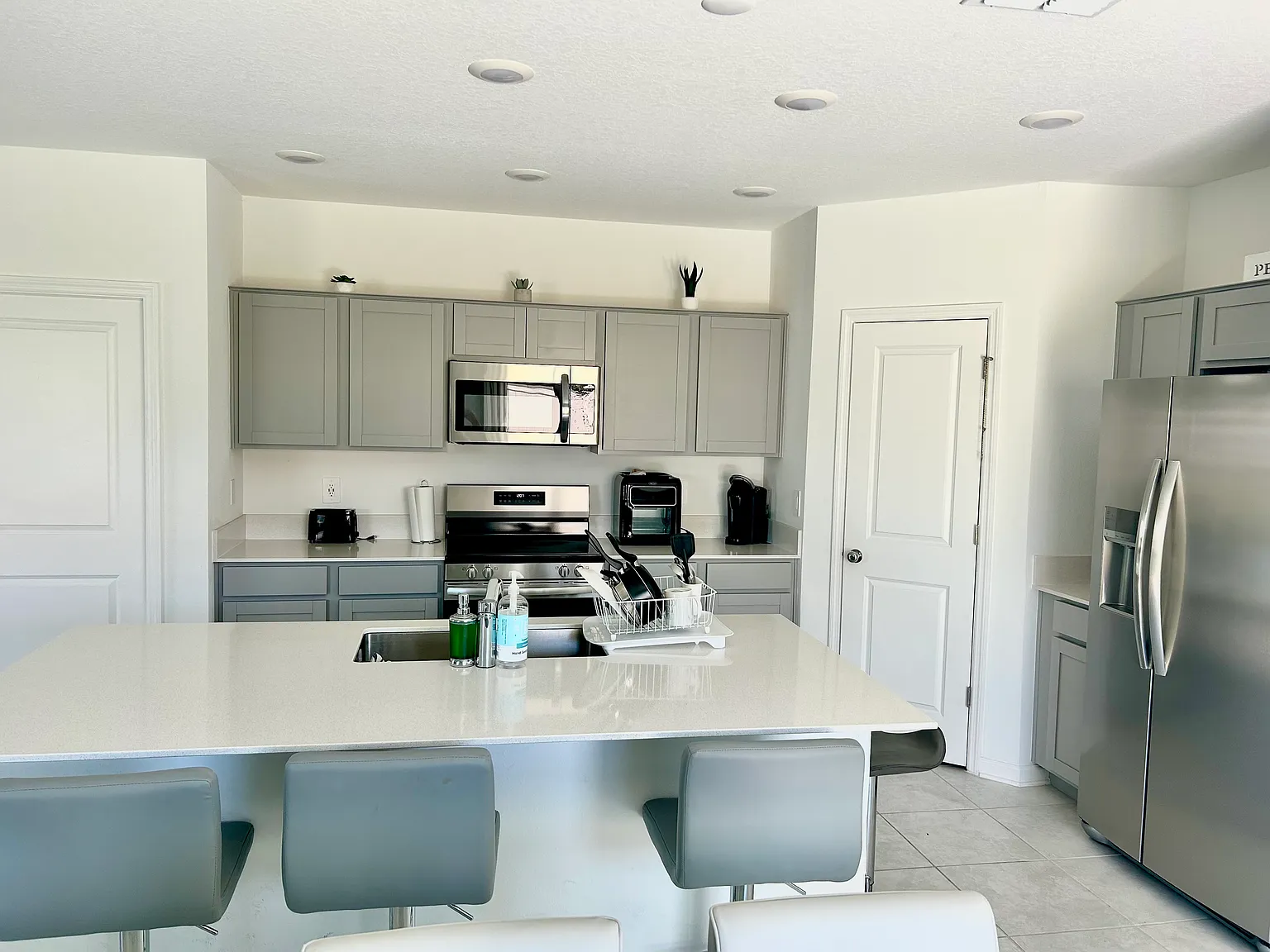 4 bed, 2.5 bath, 1879 sqft, $2,125 — Photo 3