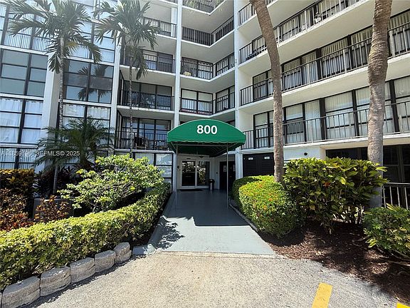 2nd image of 800 Parkview Dr APT 405