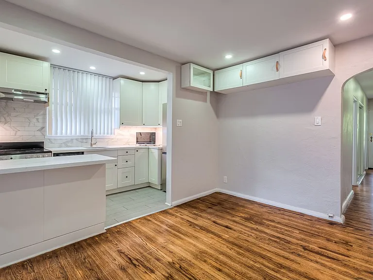 16 Acacia Rd #UPPER — Photo 5