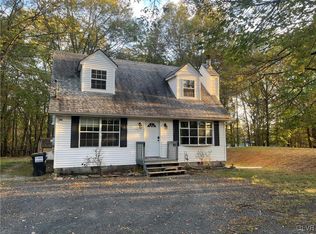 2108 Bear Ct, Bushkill, PA 18324