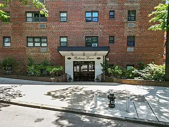 1910 Pelham Parkway South