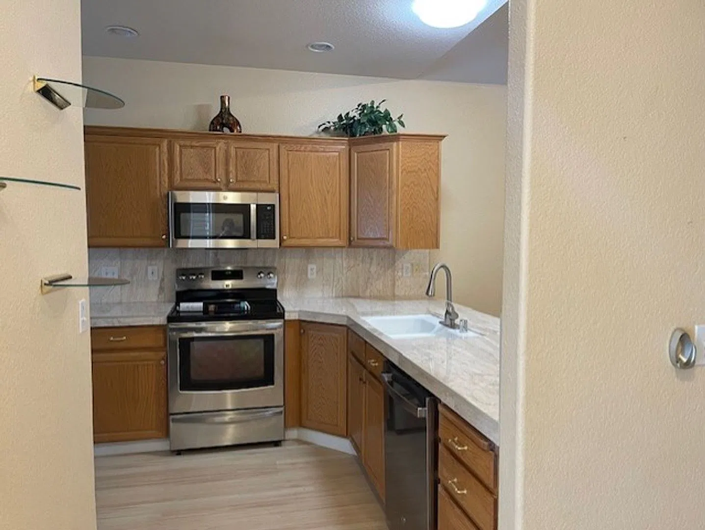 *CH247-Reavis — Photo 4