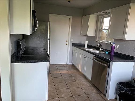 5th image of 409 W Elder Dr