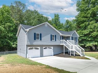 493 Silverthorne Cir, Douglasville, GA 30134