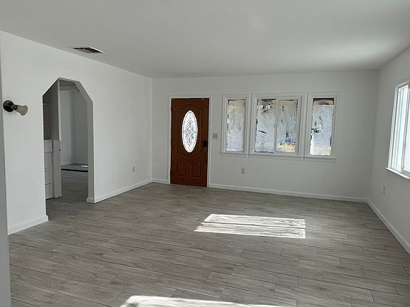 4th image of 7122 Barton St