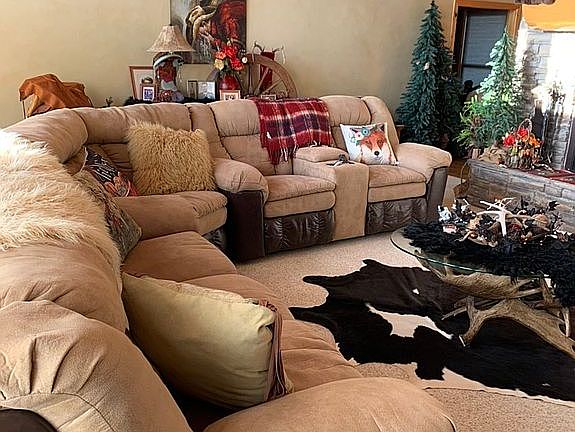 Great Room w fireplace 