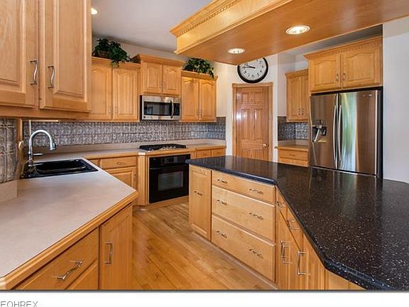 5th image of 9180 Ledgemont Dr