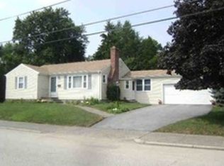 113 Oneida St, Pawtucket, RI 02860