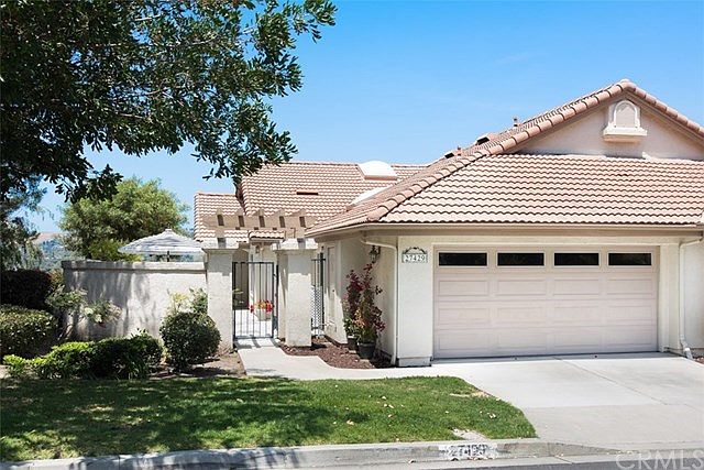 27429 Paseo Sienna. End unit, single loaded street, cul de sac.