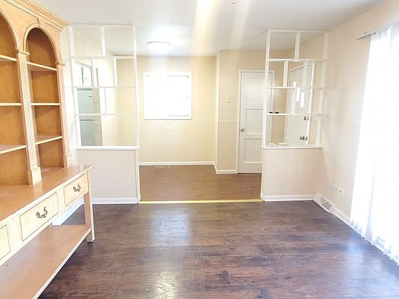 4th image of 1701 Ballentine St