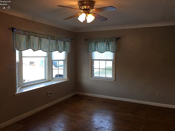 3rd image of 108 Schiller Ave