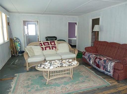 2nd image of 15 Overlook St