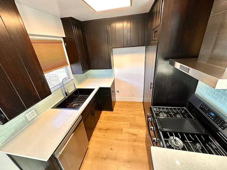 1101 E Grand Ave — Photo 7