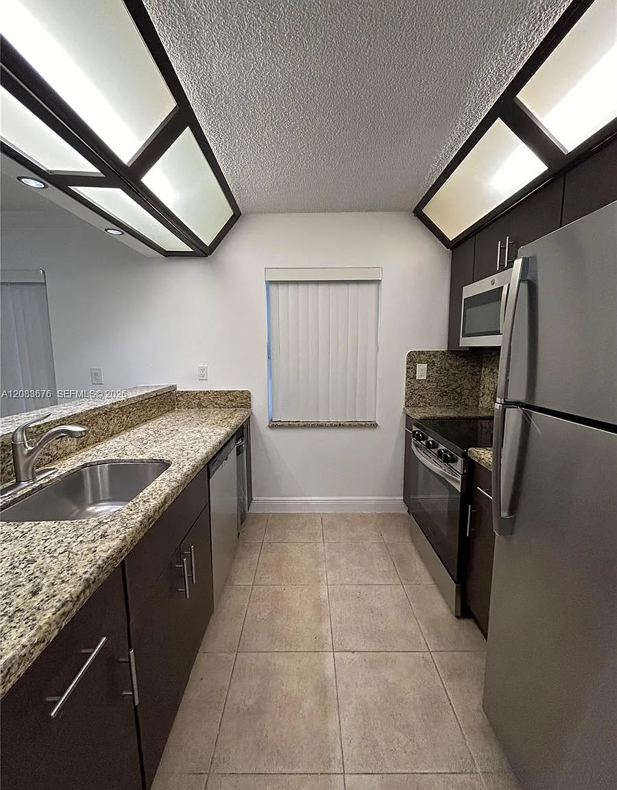 Miramar Club Condominium — Photo 4