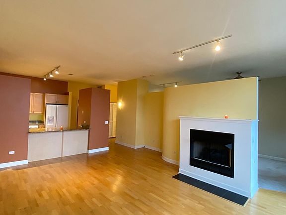 3rd image of 15 S Throop St APT 503
