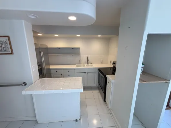 3660 Lower Honoapiilani Rd APT 101, Lahaina, HI 96761