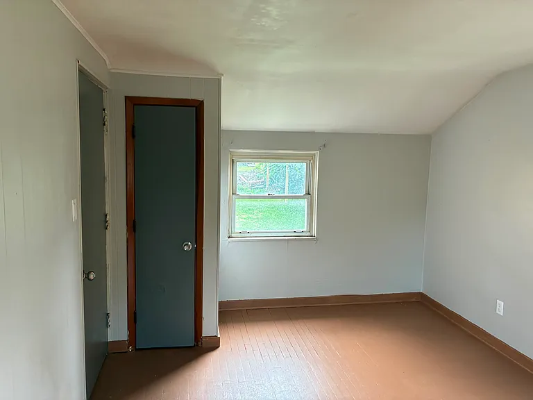 3323 Edward St — Photo 4