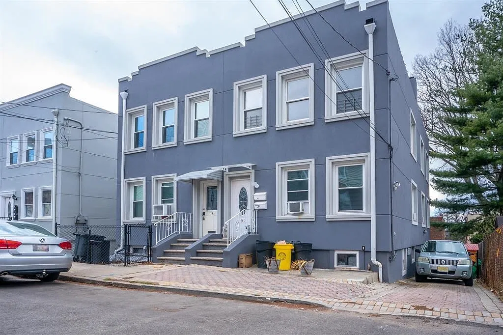 2 bed, 1.0 bath, $2,300 — Photo 1
